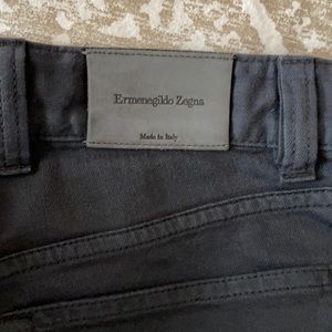 Men’s black venom pants